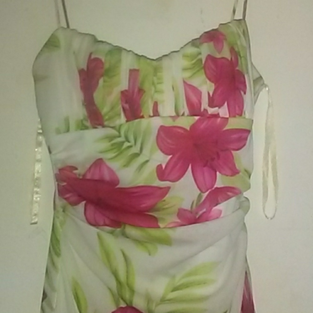 City triangles floral prom/formal dress - Picture 5 of 5